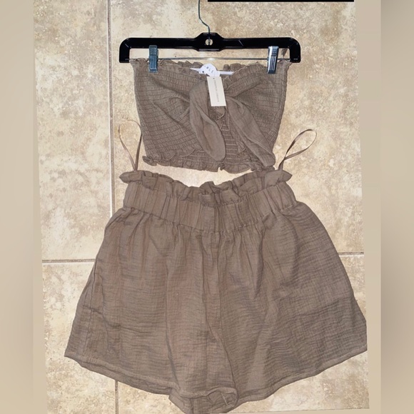 Never Worn Two Piece Set - Picture 2 of 2